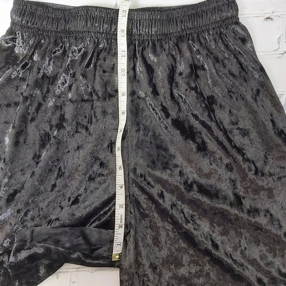 URBAN Renewal Recycled Velvet Sweat Short - Picture 5 of 6